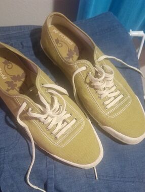 P.F. Flyers Women's 8.5 Olive Green Canvas Low-Profile Sneakers